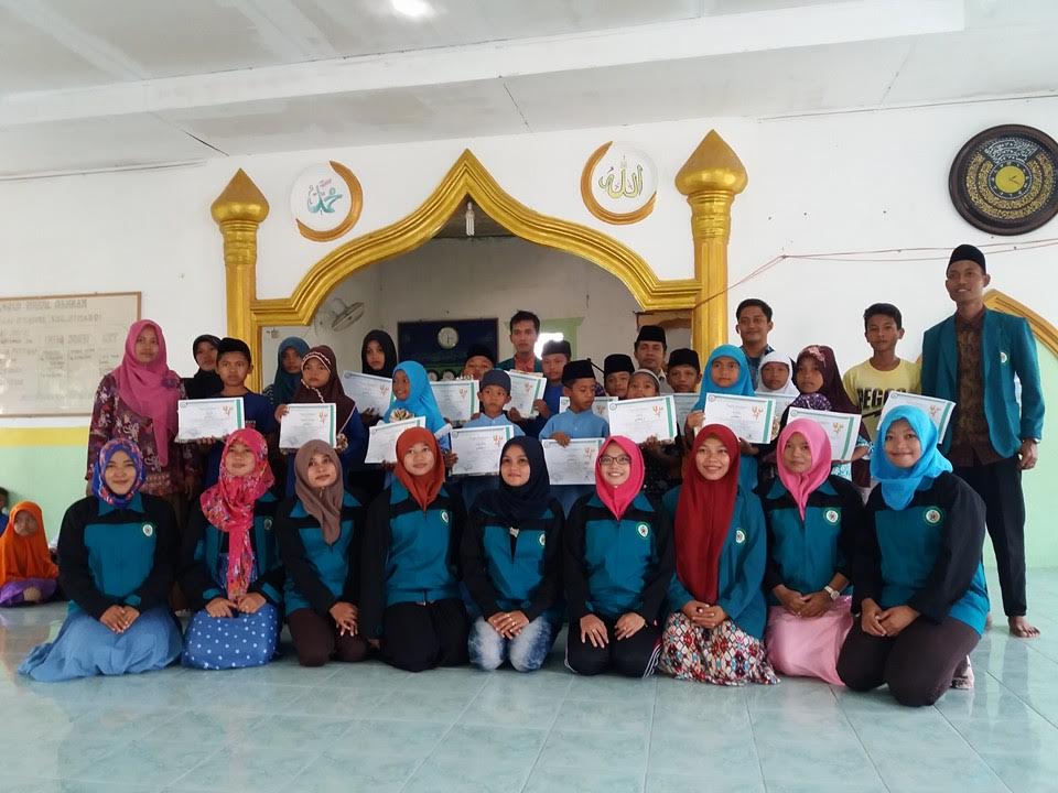 Mahasiswa KKN Stai Ar-Ridho Bagikan Hadiah Pelombaan